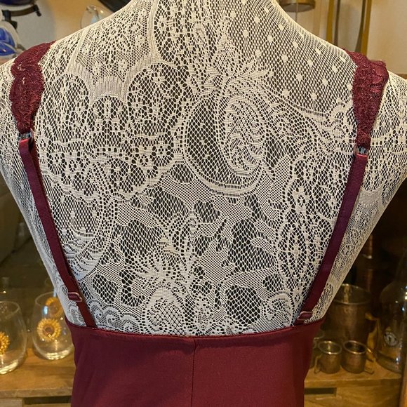 Gorgeous Frederick’s of Hollywood Burgundy SZ M - Picture 6 of 8